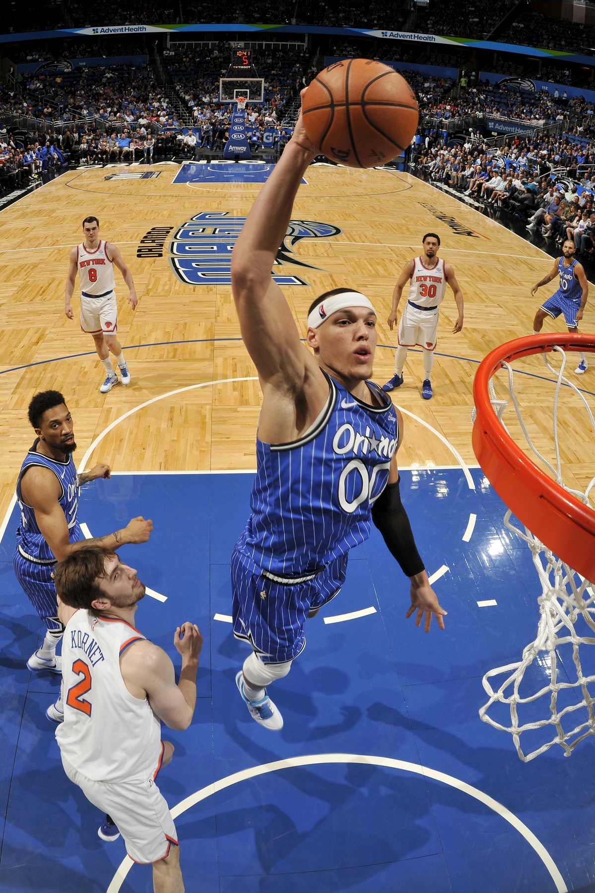 马马尔达什维利首发出场，瓦伦西亚球迷热烈欢迎并高喊：留下来